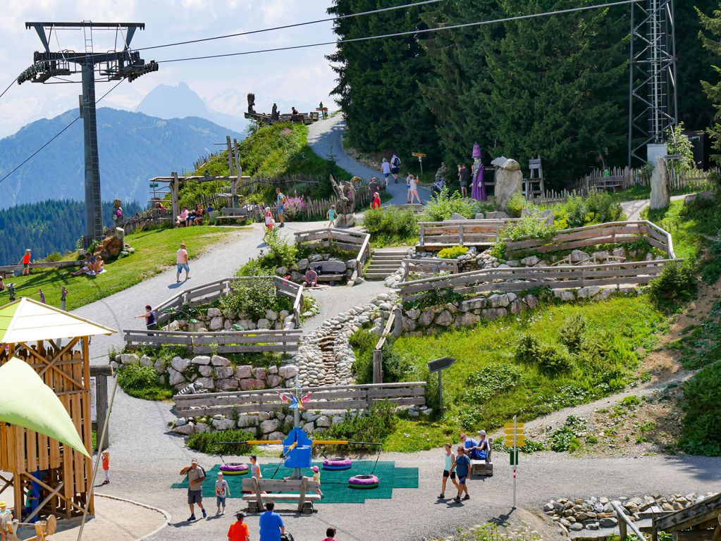 Ellmi´s Zauberwelt - Ellmau - Wasserspiele, einen Kräutergarten und viele reizende Blumen findest Du hier. - © alpintreff.de - Christian Schön